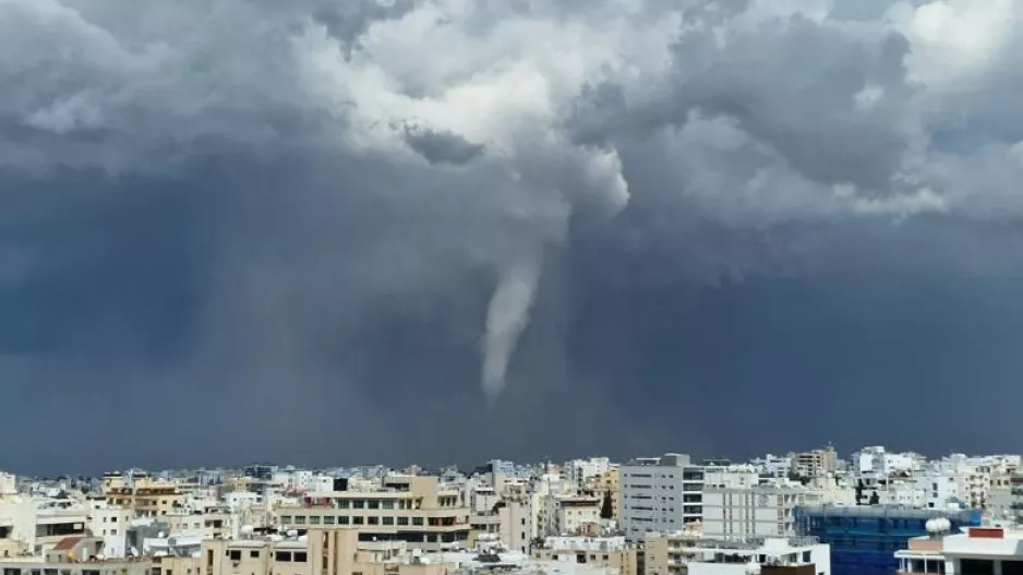 Aνεμοστρόβιλος στη Λευκωσία (Βίντεο)
