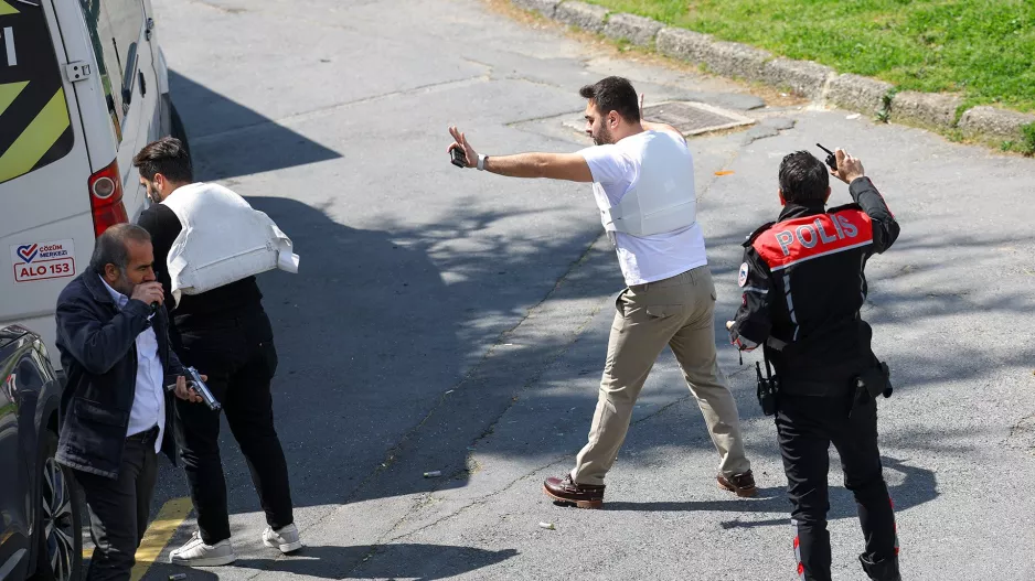 Επίθεση με νεκρούς στο προξενείο του Ισραήλ στην Κωνσταντινούπολη