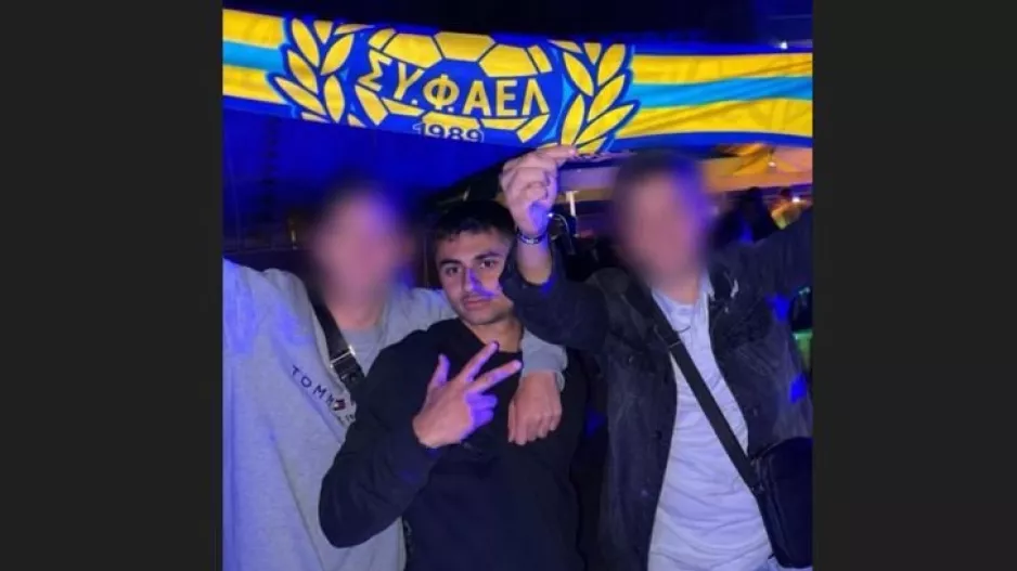 Θύρα 5 για Άγγελο/"ΟΧΙ ΑΛΛΟ ΑΙΜΑ ΣΤΗΝ ΑΣΦΑΛΤΟ"