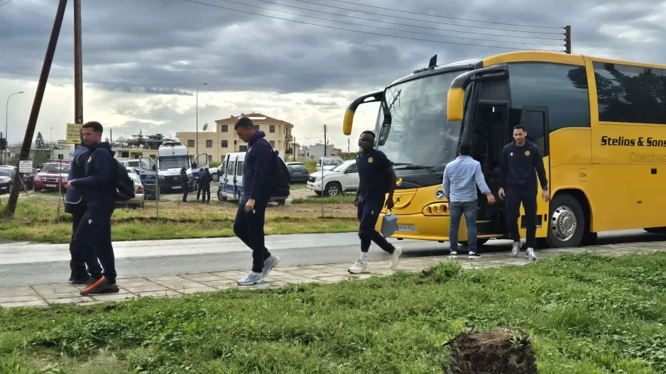 (Φώτος kerkida) Η άφιξη της ΑΕΛ