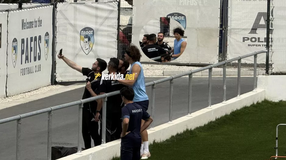 (Φώτος) Σταμάτησαν... για σέλφι με Νταβίντ Λουίζ!