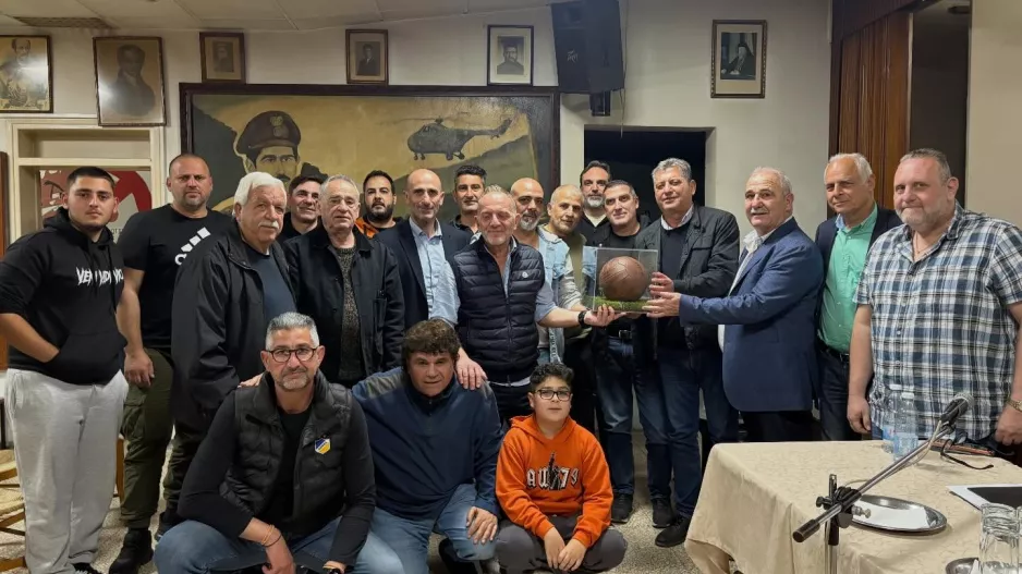 (ΑΠΟΕΛ) Συμβολικό δώρο