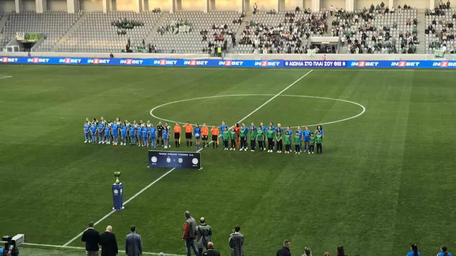 (Βίντεο kerkida) Εθνικός Ύμνος στο "Αλφαμέγα"