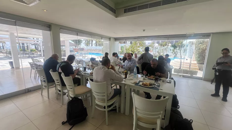 Παρέθεσε γεύμα