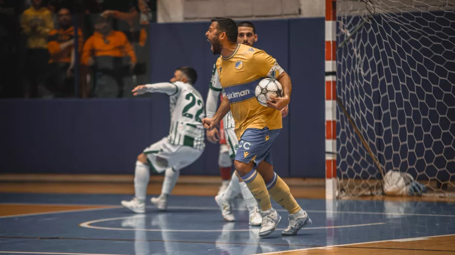 (Στιγμιότυπα) Η ανατροπή του ΑΠΟΕΛ επί της Ομόνοιας