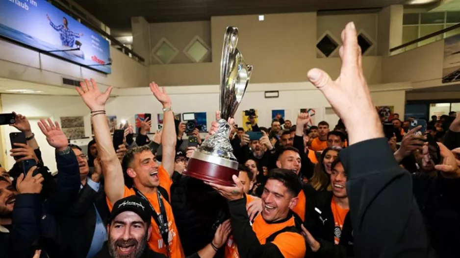 Κύπελλο το βράδυ, εξετάσεις για ελληνική ιθαγένεια το πρωί