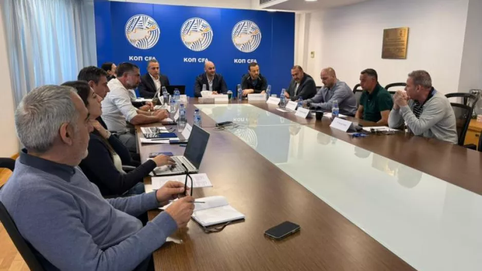 Σήκωσαν...μανίκια