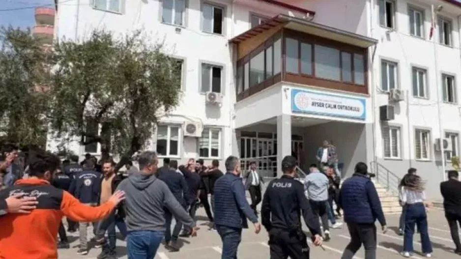 Σκηνές από ταινία τρόμου έζησαν οι μαθητές (βίντεο)