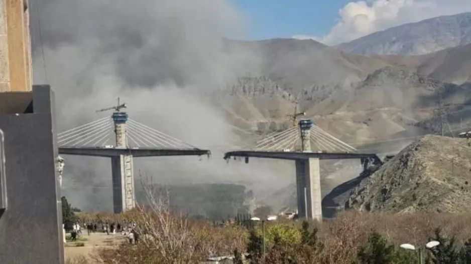 Ο Τραμπ...έδωσε βίντεο από βομβαρδισμό γέφυρας - 8 νεκροί