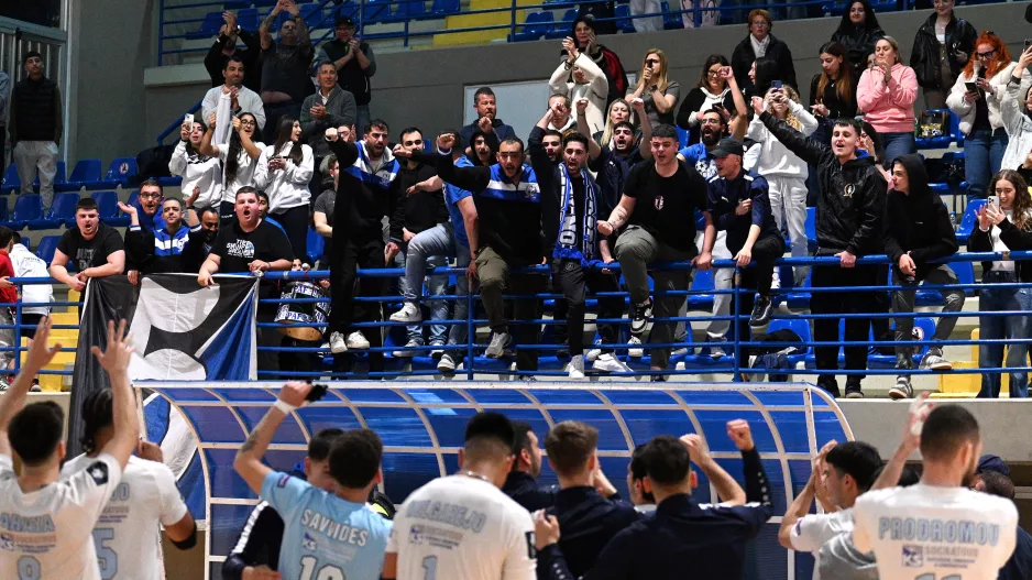 Μαζί την πρόκριση!