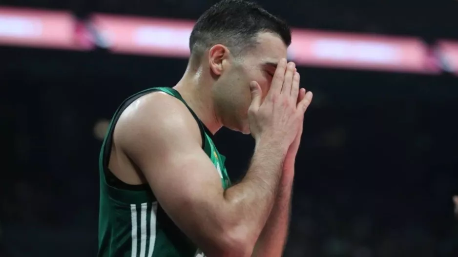 Σοκ με Σλούκα, χάνει τη σειρά με τη Βαλένθια