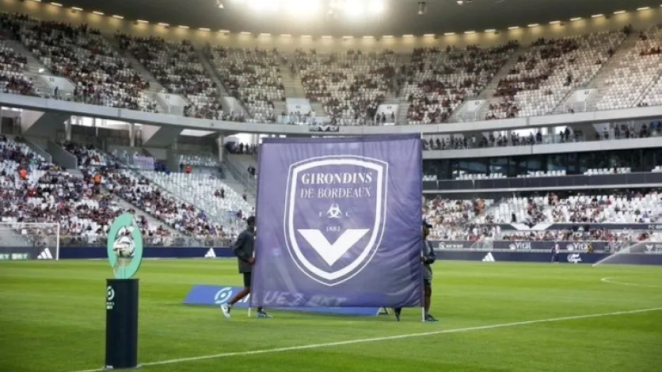Ban για τρεις μεταγραφικές περιόδους από τη FIFA