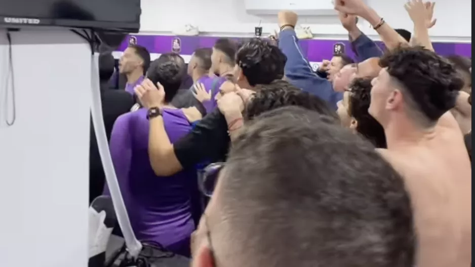 (Βίντεο) Τα "έσπασαν" στα αποδυτήρια για την ιστορική άνοδο!