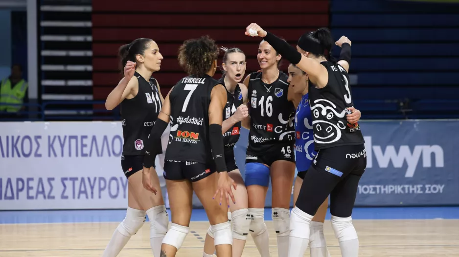 (Φώτος) Το κύπελλο στην Ολυμπιάδα