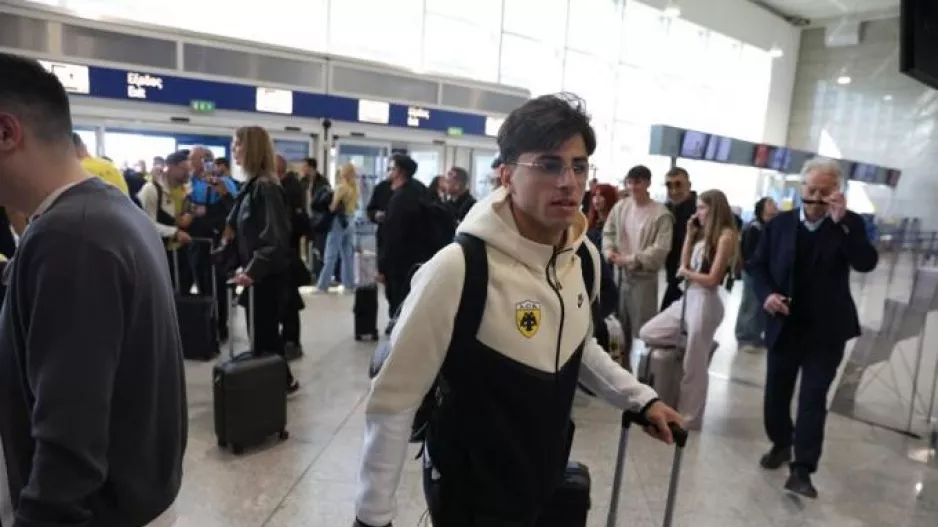 Έφτασε στη Μαδρίτη με ευχές από τον πιλότο η ΑΕΚ