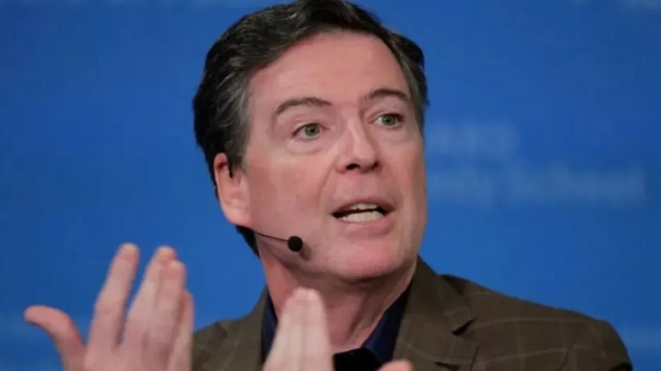 Παραδόθηκε ο πρώην διευθυντής του FBI - Κατηγορείται για απειλή κατά της ζωής του Τραμπ