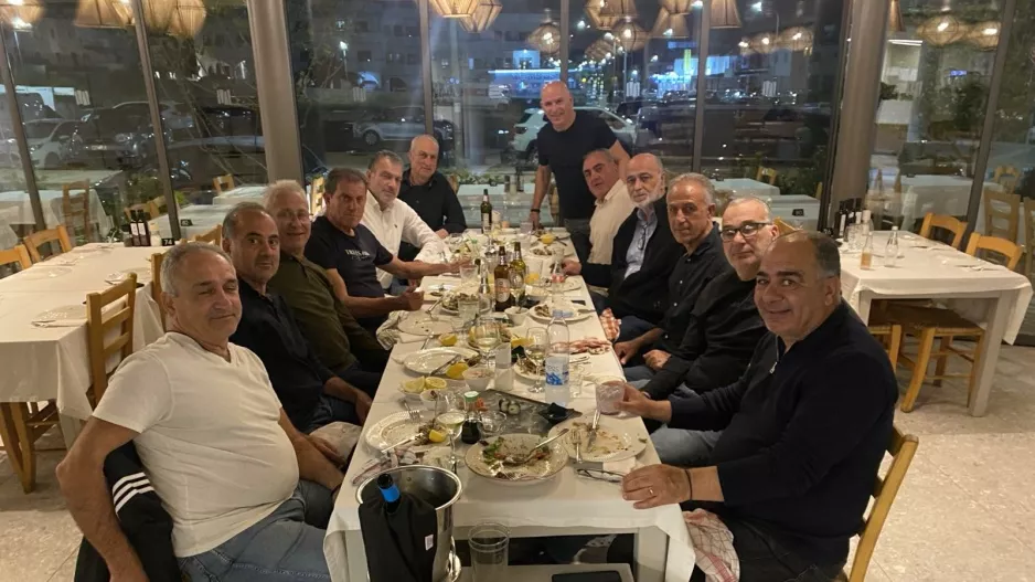Βυσσινί... δείπνο