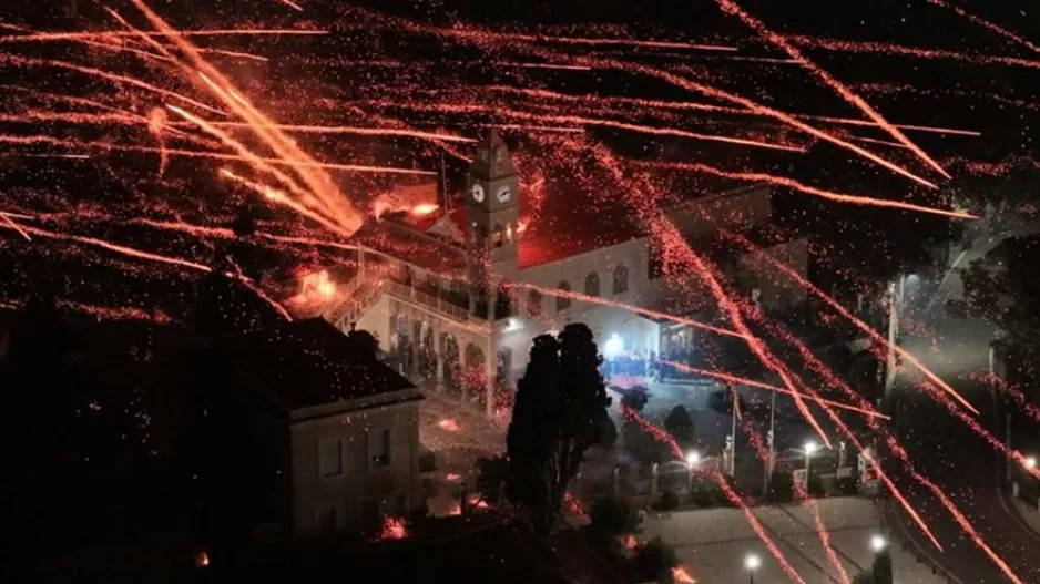 (Βίντεο) Μάγεψε και πάλι ο ρουκετοπόλεμος στο Βροντάδο της Χίου