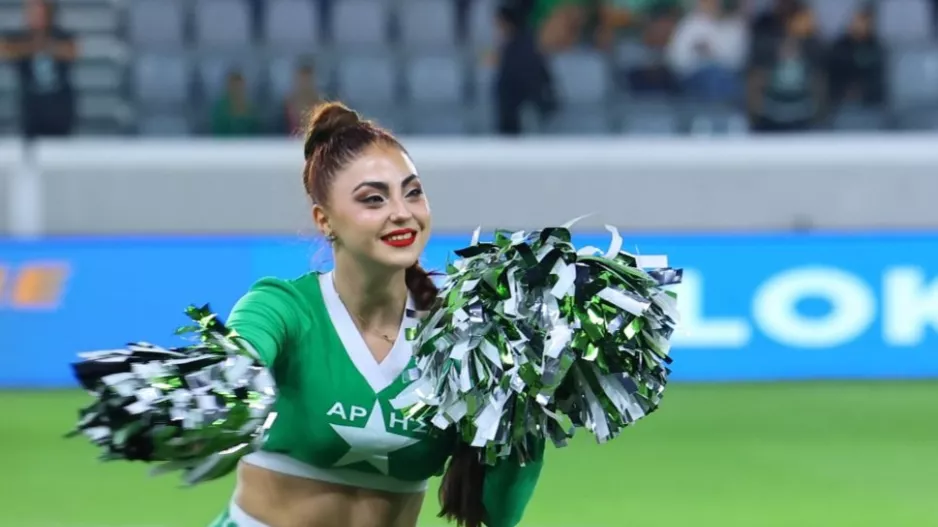 (Βίντεο) Ευχές... στη Νικολέττα!