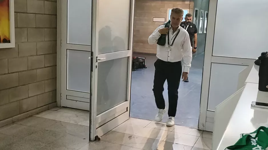 Πουλάει/Παπασταύρου