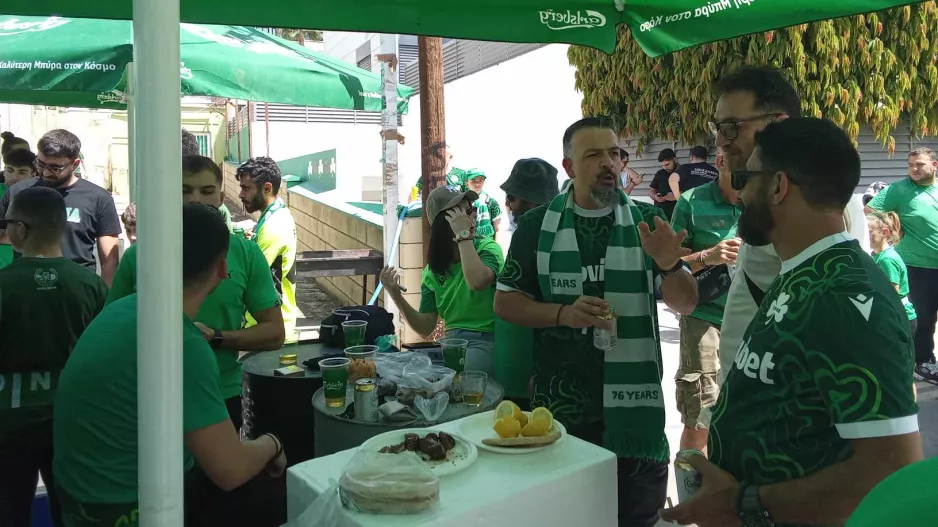 Μπύρες και... τσιμπήματα