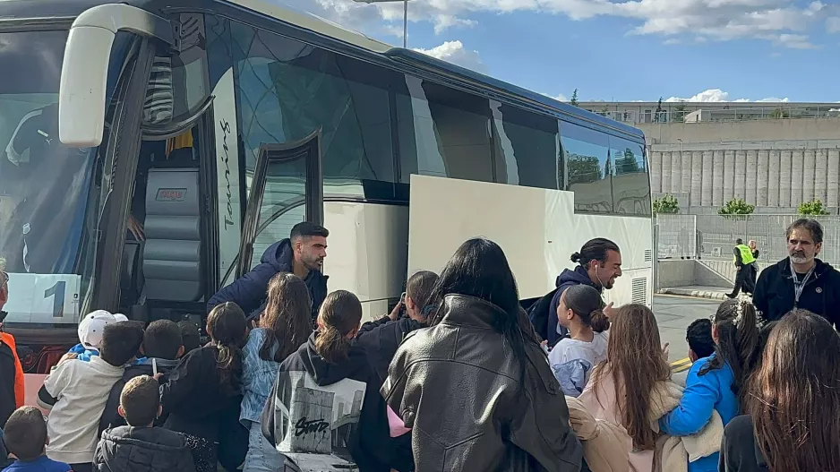 (Βίντεο-Φώτος kerkida) Υποδοχή... στους παίκτες του Απόλλωνα