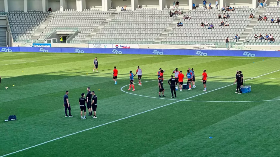 Εξάδα στον πάγκο/Δύο τερματοφύλακες