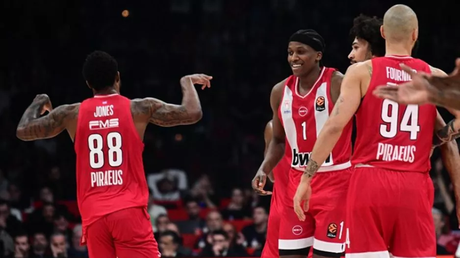 Με τρεις σέντερ και ΜακΚίσικ αλλά χωρίς Νιλικίνα η 12άδα του Ολυμπιακού