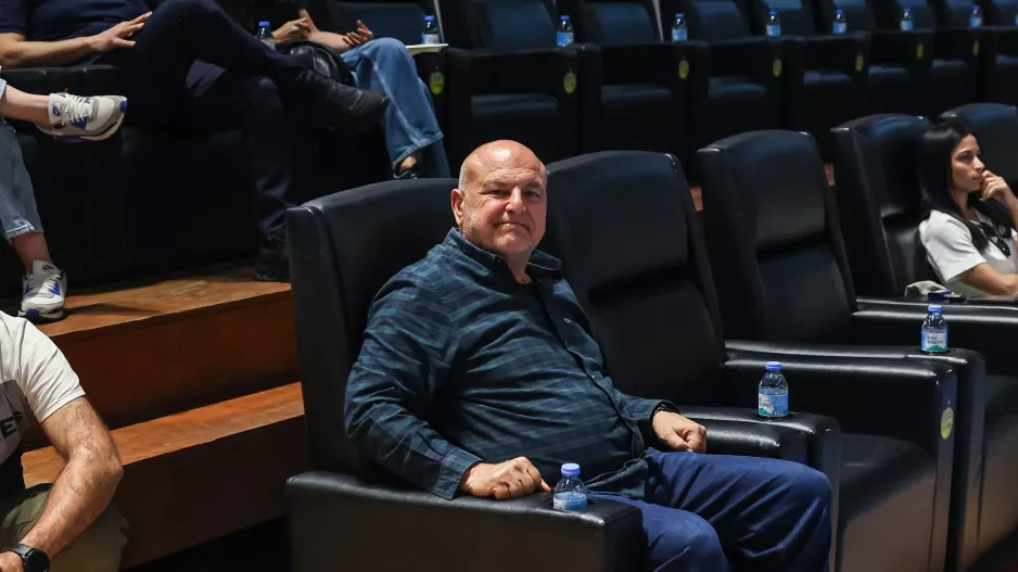 Δεν χαμογέλασε...