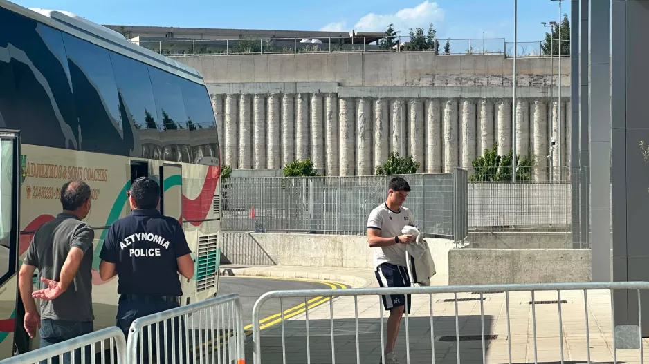 (ΦΩΤΟΣ kerkida) H άφιξη του ΑΠΟΕΛ