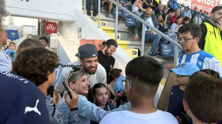 Επίθεση... αγάπης σε Ζάζα! (Φώτος Kerkida) 