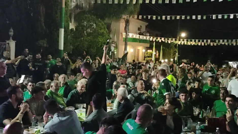 (Βίντεο kerkida) Έδωσε... το σύνθημα ο Μασούρας: "Ομόνοια, τρελαίνομαι" 