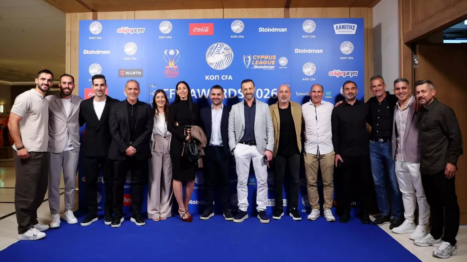 Περιτριγυρισμένος... απ' τους δικούς του!