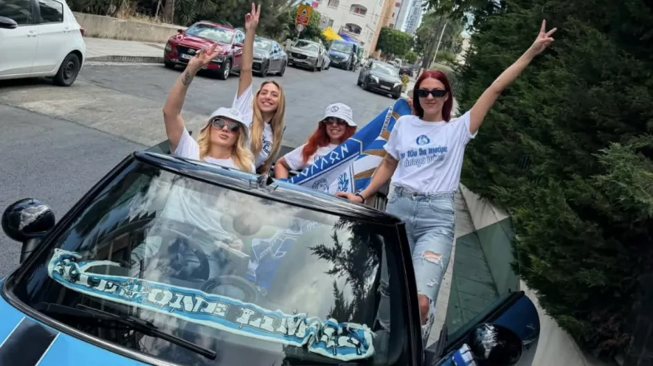 Πριν την κερκίδα... πόζα στο Kerkida