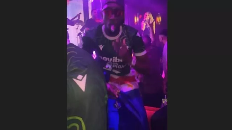 After party...με πούρο ο Σεμέδο!