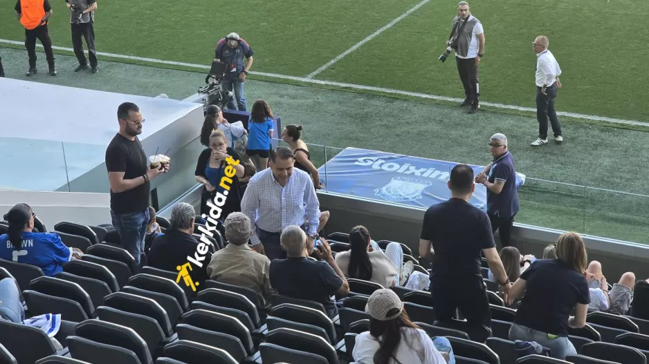 Δύο...έξτρα χαμόγελα από Νίκο Κίρζη