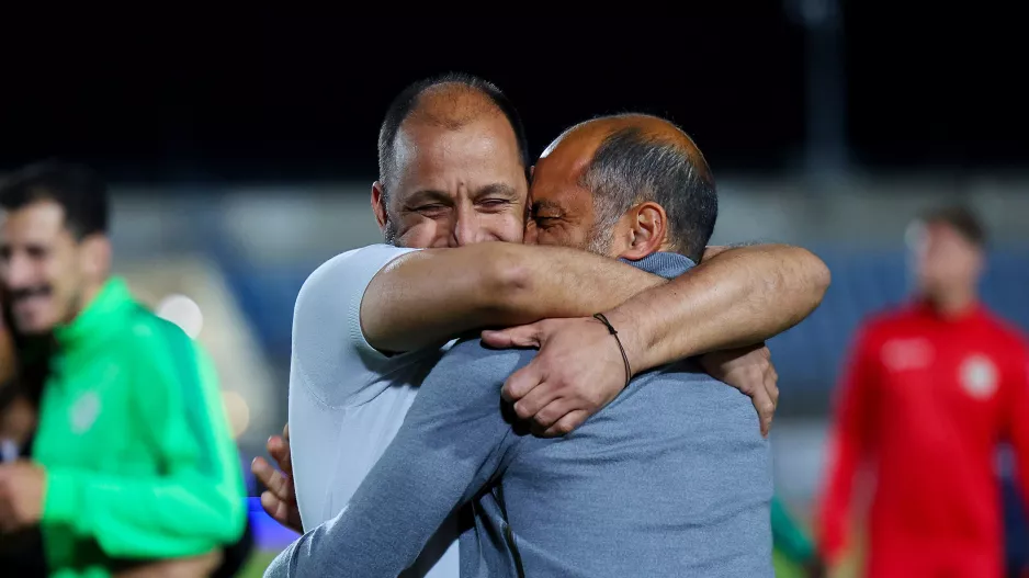 (Φώτος) Αγκαλιές με τον πρόεδρο!