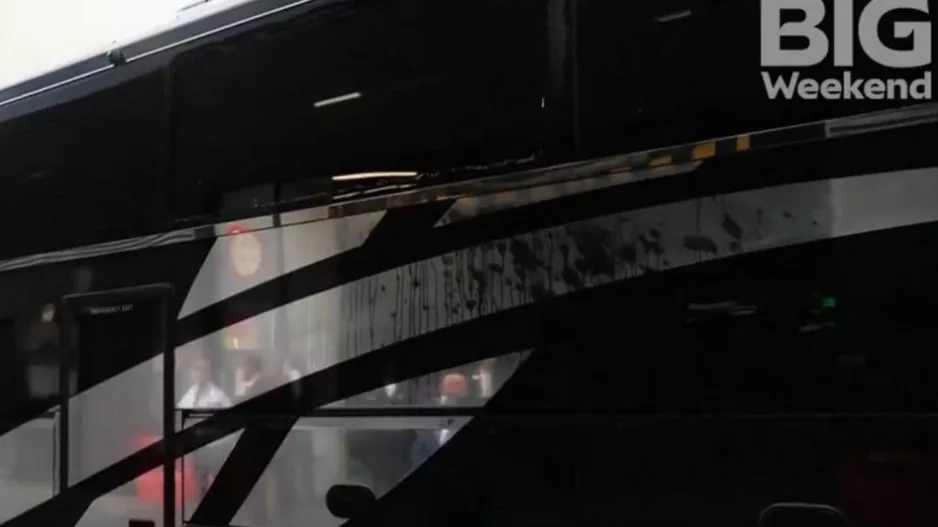 Ζημιές στο πούλμαν της Χαλ 
