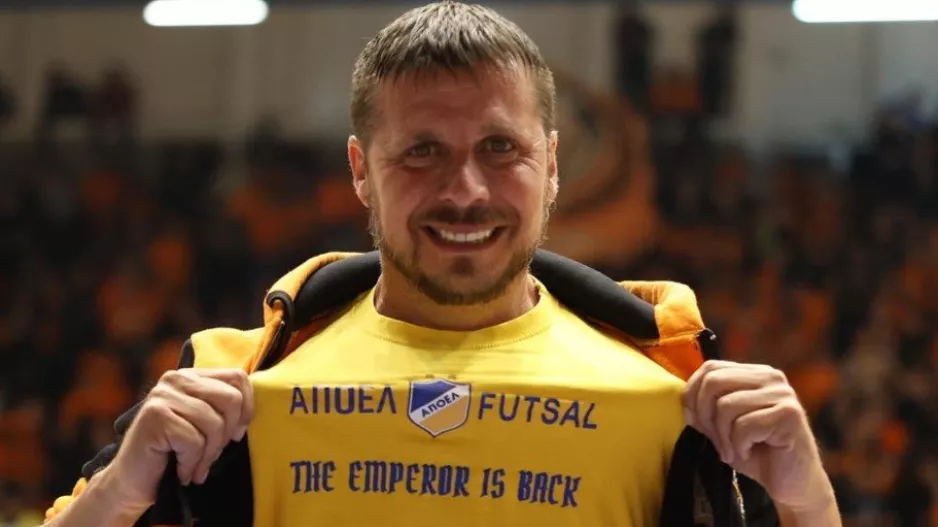 Ανάρτηση μπλουζάκι: "The Emperor is back"
