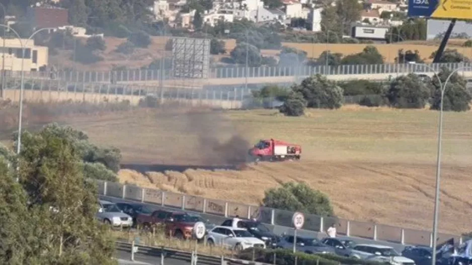 (Bίντεο/Φώτος Kerkida) Φωτιά σε χωράφι δίπλα στο ΓΣΠ
