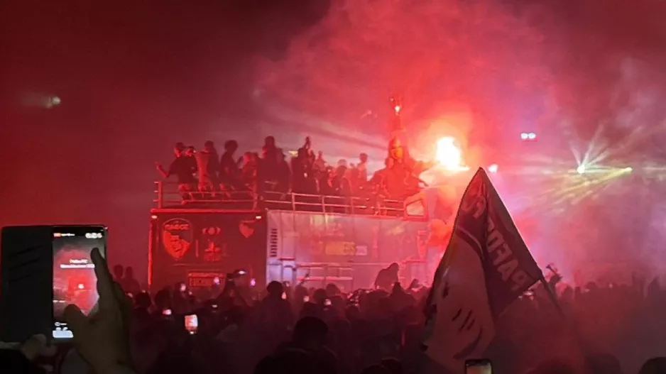 01:15/ Έφτασε στο κάστρο η αποστολή μέσα σε αποθέωση! (Βίντεο Kerkida)