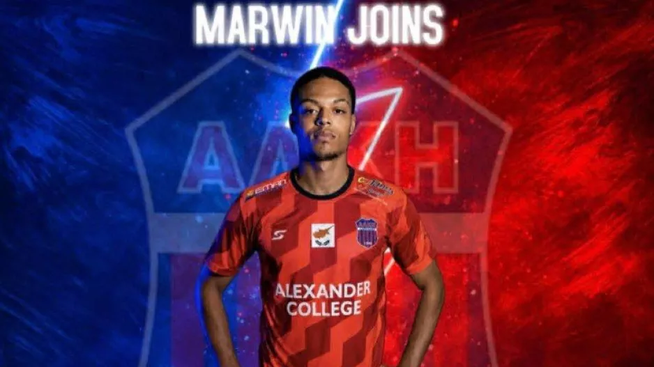 Ενίσχυση με Marwin Macrez
