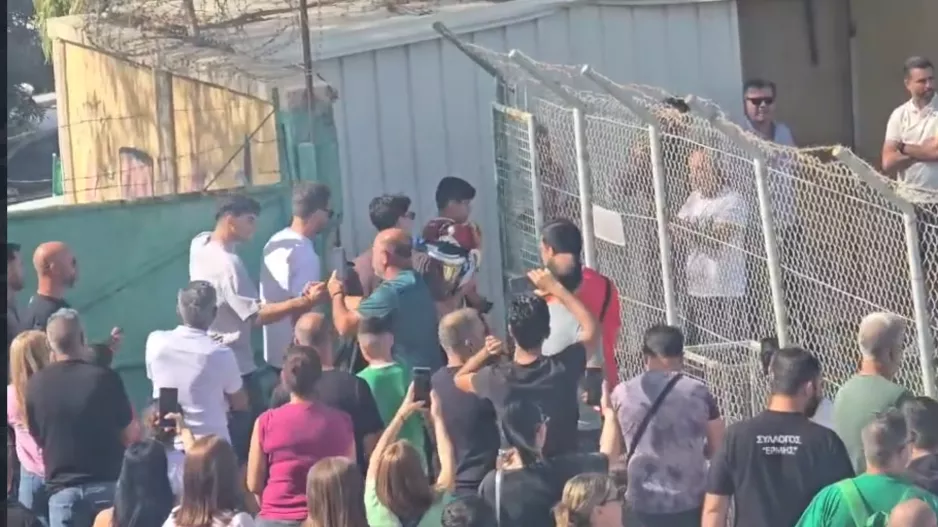(ΒΙΝΤΕΟ/Φώτος kerkida) Με το τρόπαιο της Ομόνοιας, αποθεώθηκαν οι παίκτες
