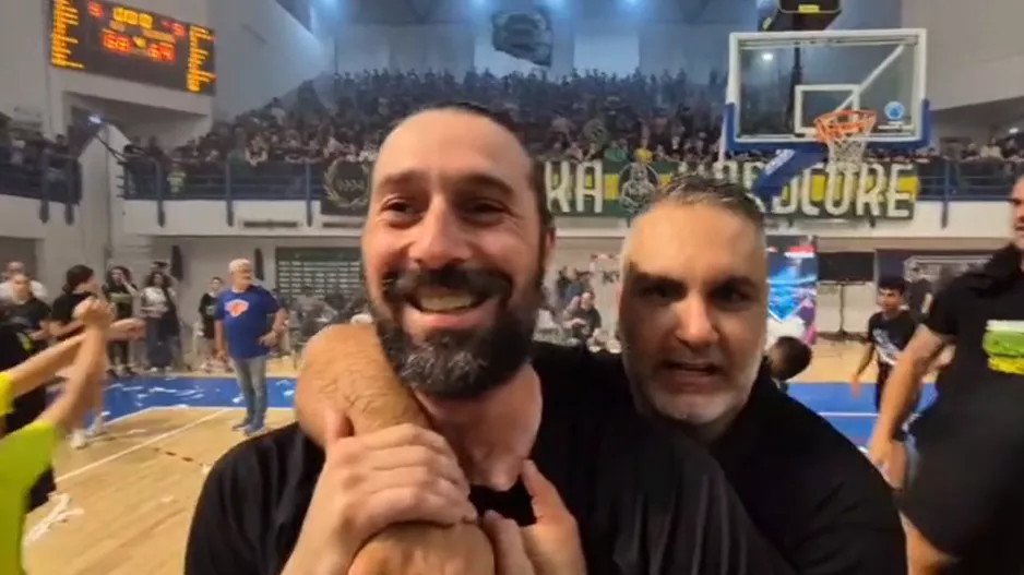 (Βίντεο Kerkida) Κόουτς για αρχηγό: "Κάμετε του ένα άγαλμα, να προσκυνά ο κόσμος"!