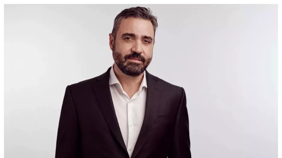 (ΑΠΟΕΛ) ΔΥΟ κινήσεις/Ένα προφίλ που δείχνει σύνδεση 