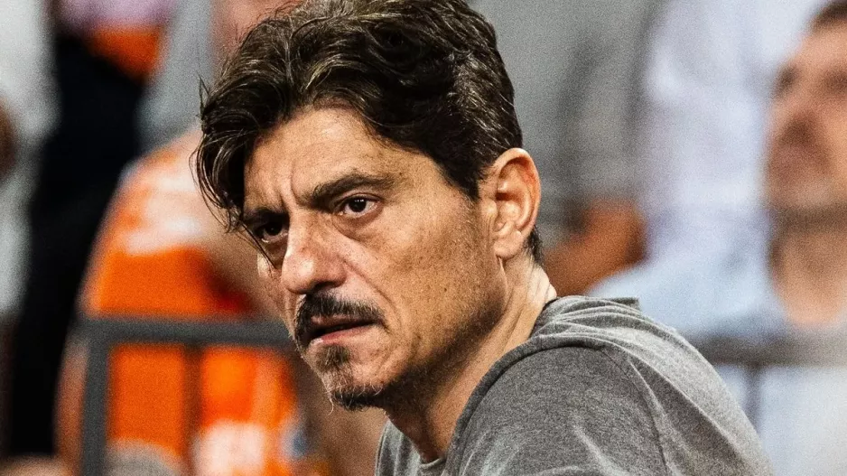 "Αν μετά από τόσες συμμετοχές η ΚΑΕ του Πειραιά φτάσει επιτέλους στην κατάκτηση, δεν θα τα βάψω και μαύρα"