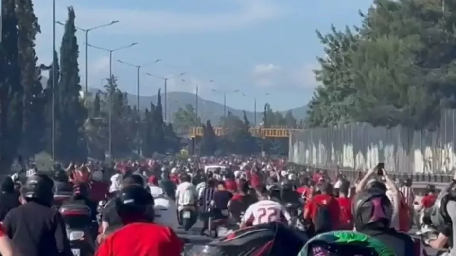 (Βίντεο) ΧΑΜΟΣ από την ερυθρόλευκη πορεία!