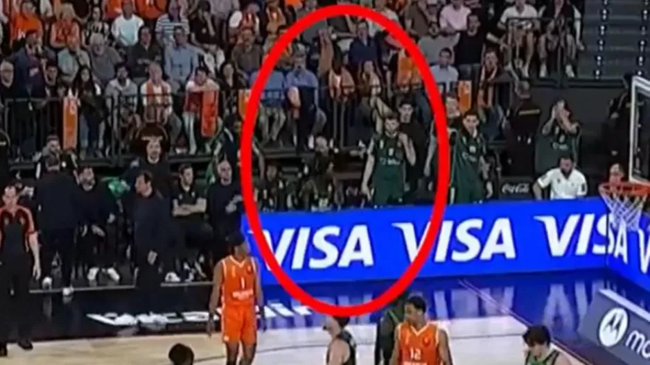 «Άνδρας της ασφάλειας της Βαλένθια έπιασε από το χέρι τον Ρογκαβόπουλο ζητώντας να καθίσει στον πάγκο»