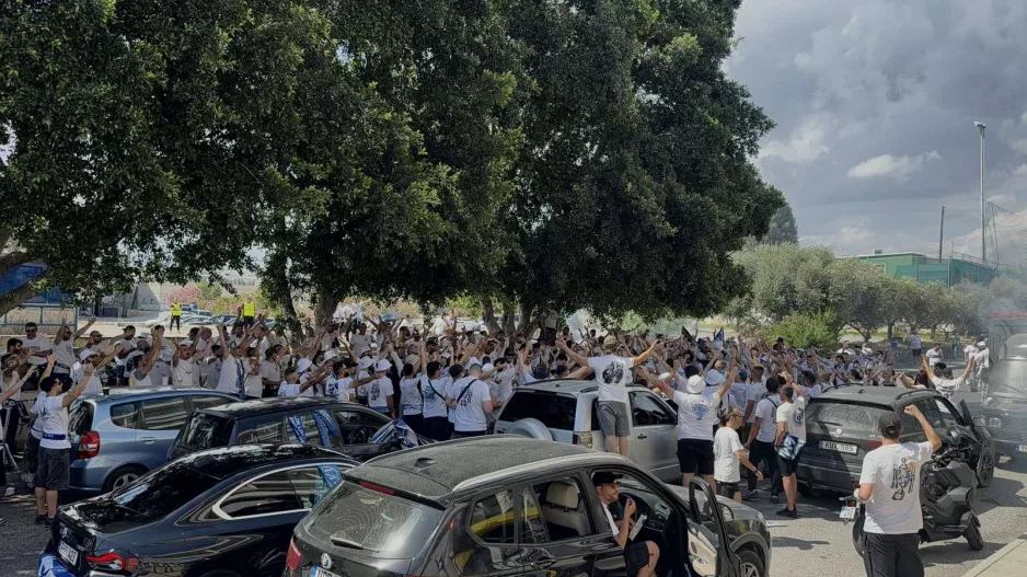 Κλίμα... γηπέδου με: "Βάλτε να πιούμε"! (Βίντεο Kerkida)