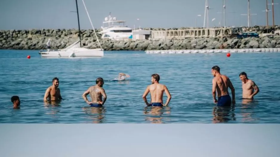 Μέσα στο...νερό/Απόλλων